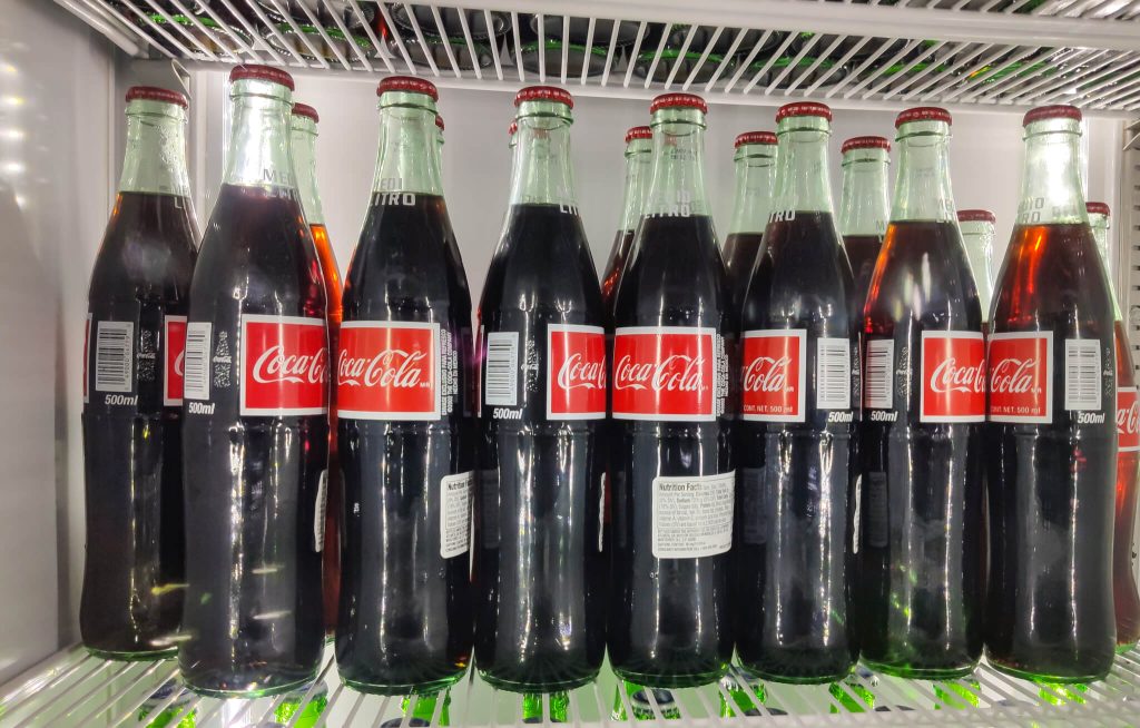 ¿Cuánto cuesta una Coca Cola en